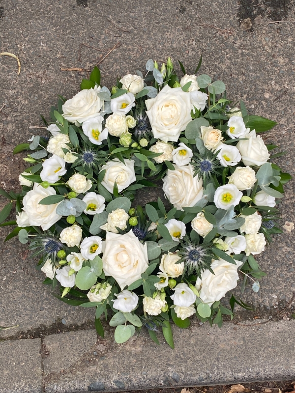 Mixed white open wreath