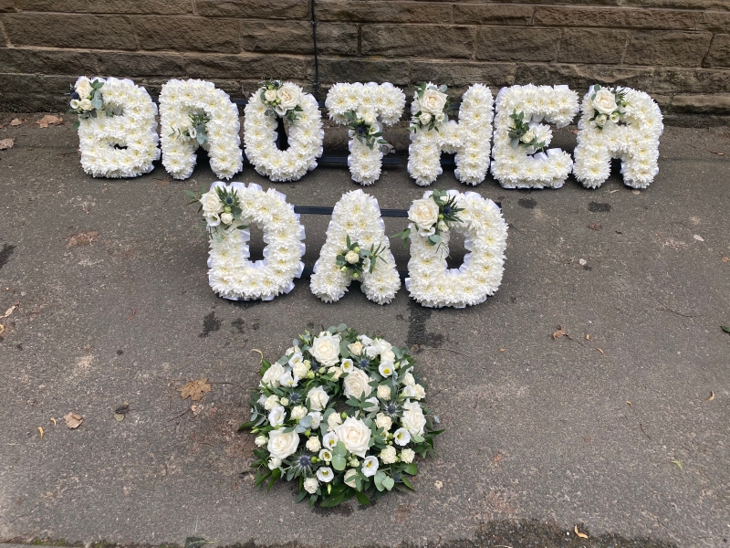 Mixed white open wreath