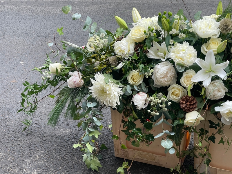 Natural casket spray
