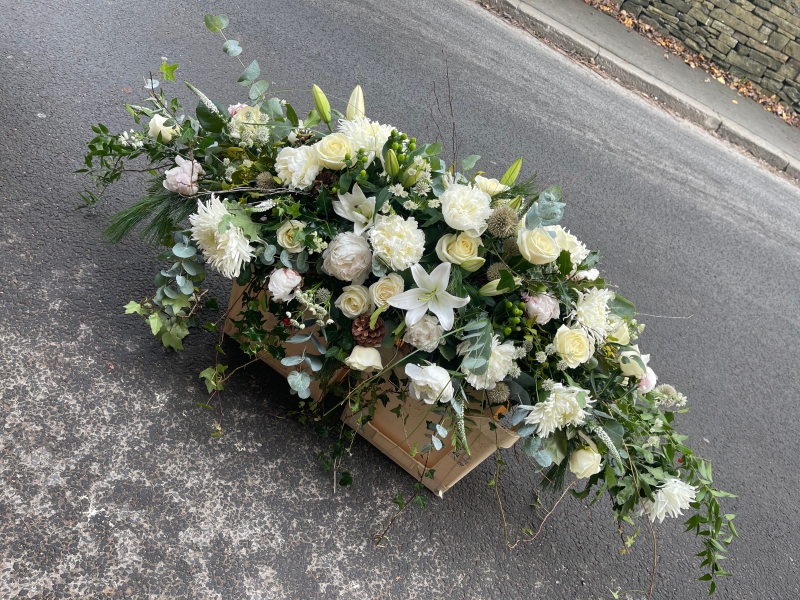 Natural casket spray