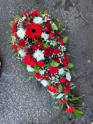 Red & white teardrop casket spray