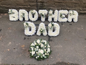 Mixed white open wreath