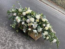 Natural casket spray